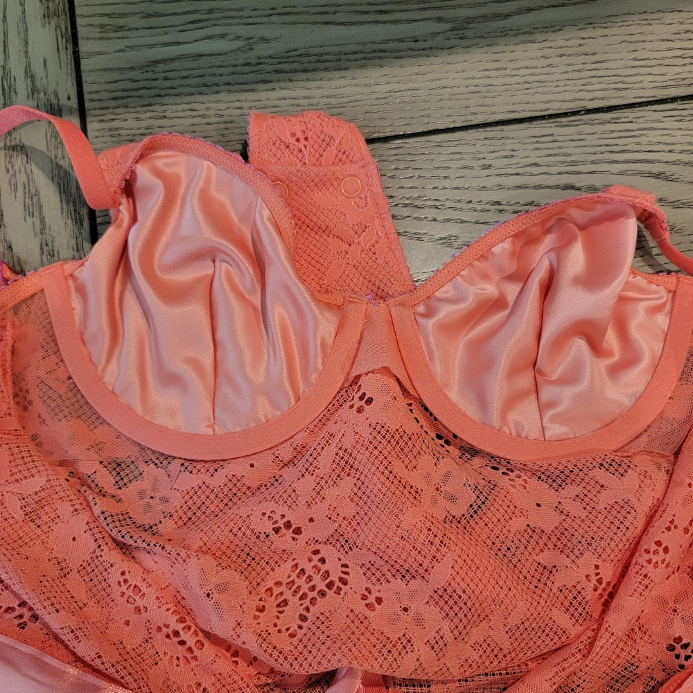 Victoria's Secret Tease Lace Demi Bodysuit. - Picture 14 of 16